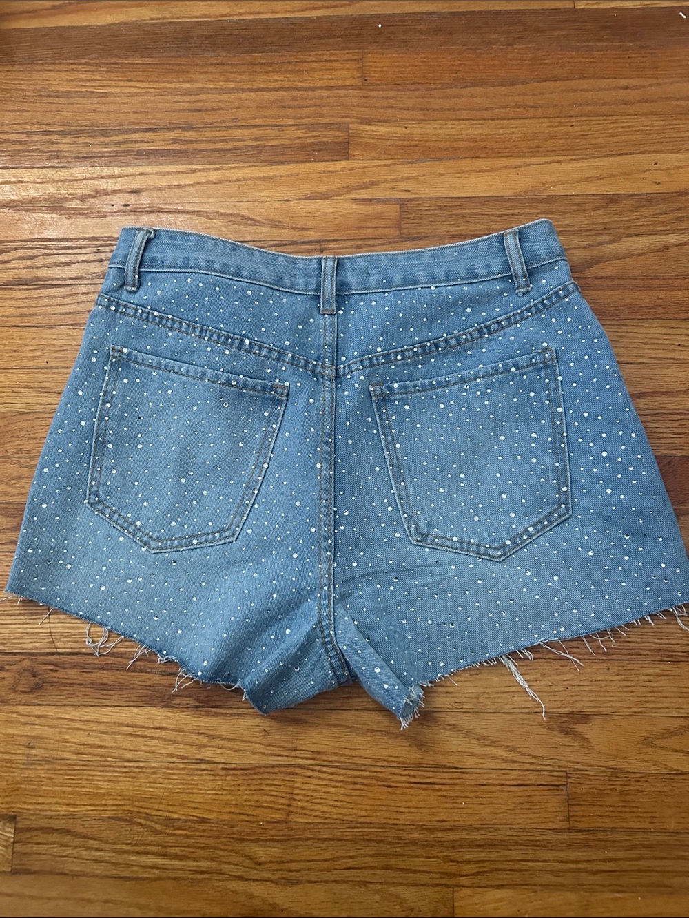 Women’s Cali1850 Cute Light Blue Studded Denim Shorts - Picture 4 of 4